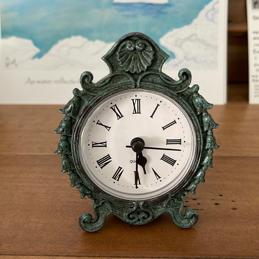 Decorative handsize clock